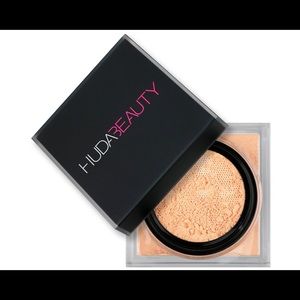 HUDA BEAUTY Easy Bake Loose Powder - Never Used